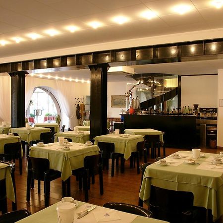 Hotel Piroscafo Ντεζεντσάνο ντελ Γκάρντα Εξωτερικό φωτογραφία