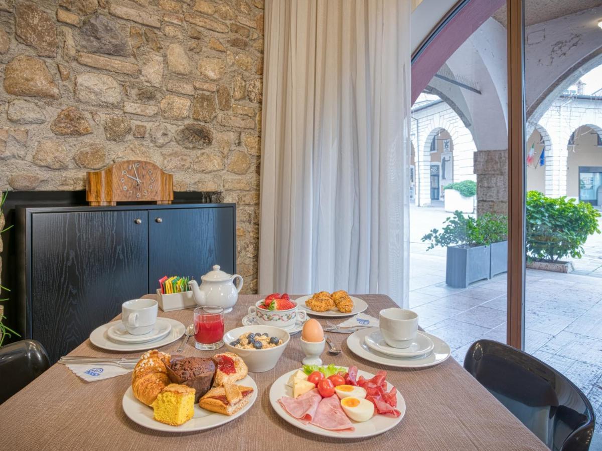 Hotel Piroscafo Ντεζεντσάνο ντελ Γκάρντα Εξωτερικό φωτογραφία