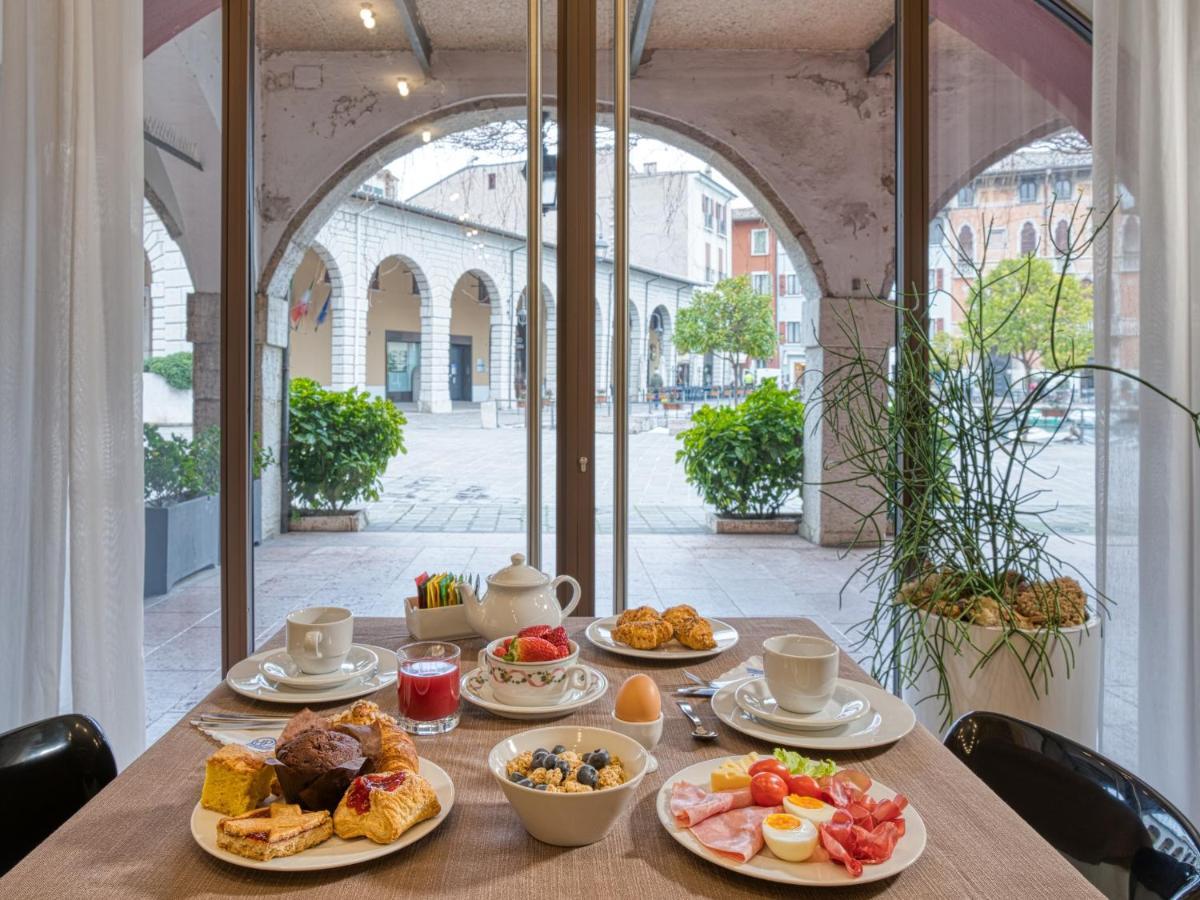 Hotel Piroscafo Ντεζεντσάνο ντελ Γκάρντα Εξωτερικό φωτογραφία