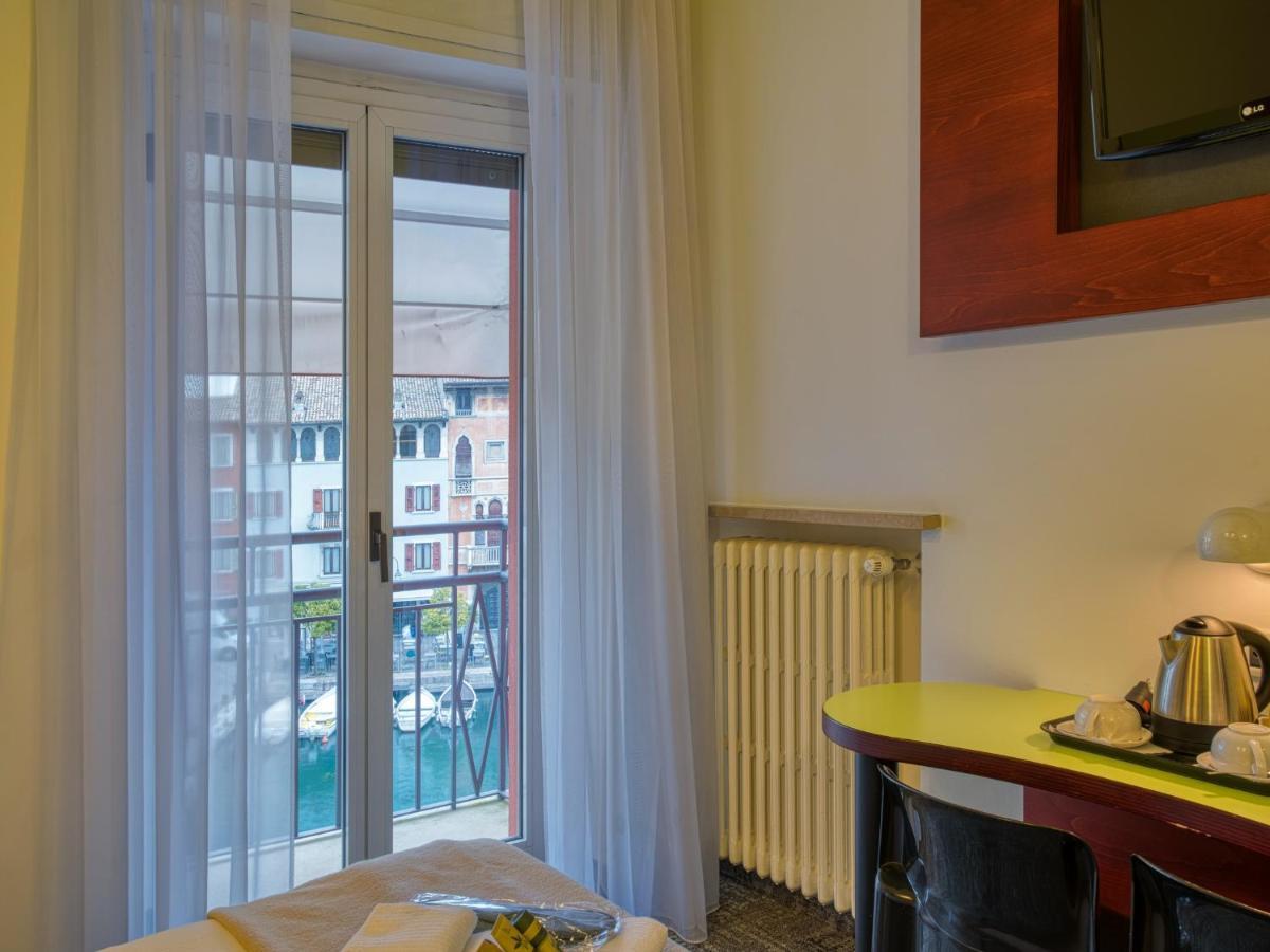Hotel Piroscafo Ντεζεντσάνο ντελ Γκάρντα Εξωτερικό φωτογραφία