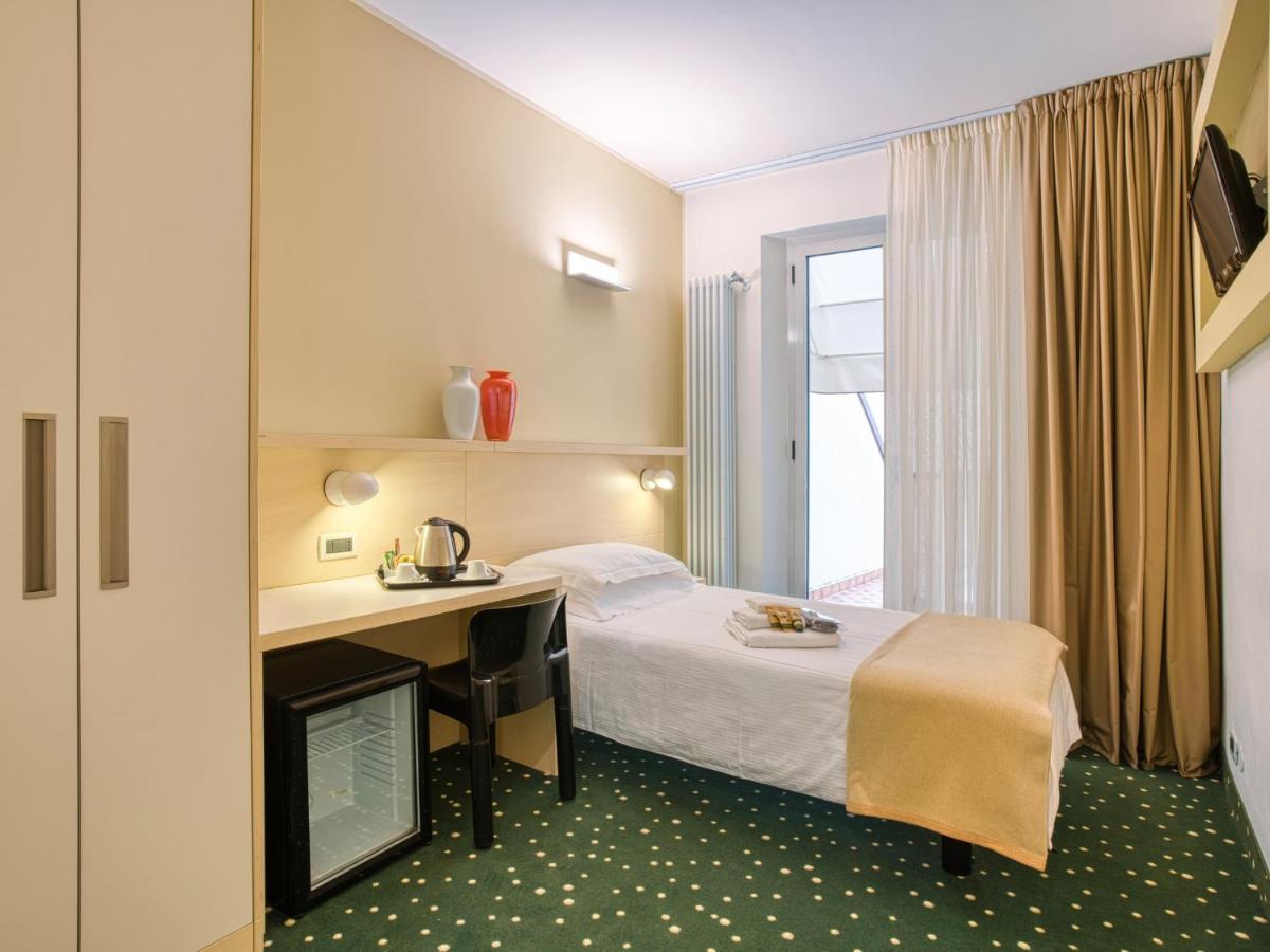 Hotel Piroscafo Ντεζεντσάνο ντελ Γκάρντα Εξωτερικό φωτογραφία