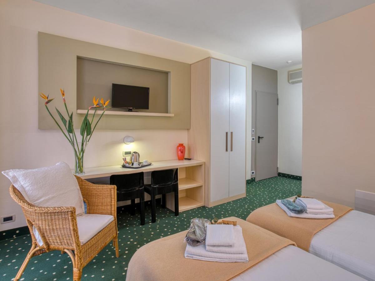 Hotel Piroscafo Ντεζεντσάνο ντελ Γκάρντα Εξωτερικό φωτογραφία