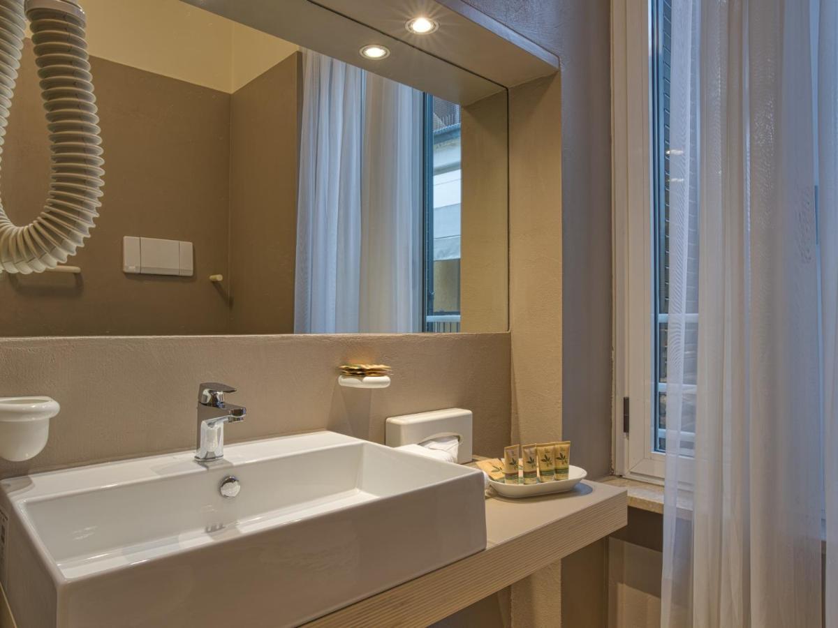 Hotel Piroscafo Ντεζεντσάνο ντελ Γκάρντα Εξωτερικό φωτογραφία