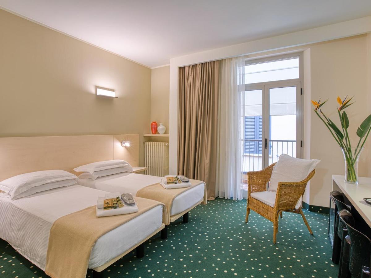 Hotel Piroscafo Ντεζεντσάνο ντελ Γκάρντα Εξωτερικό φωτογραφία