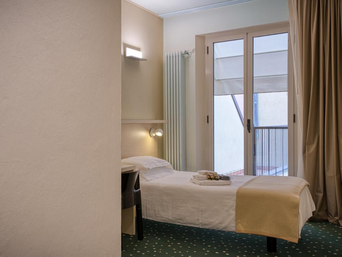 Hotel Piroscafo Ντεζεντσάνο ντελ Γκάρντα Εξωτερικό φωτογραφία